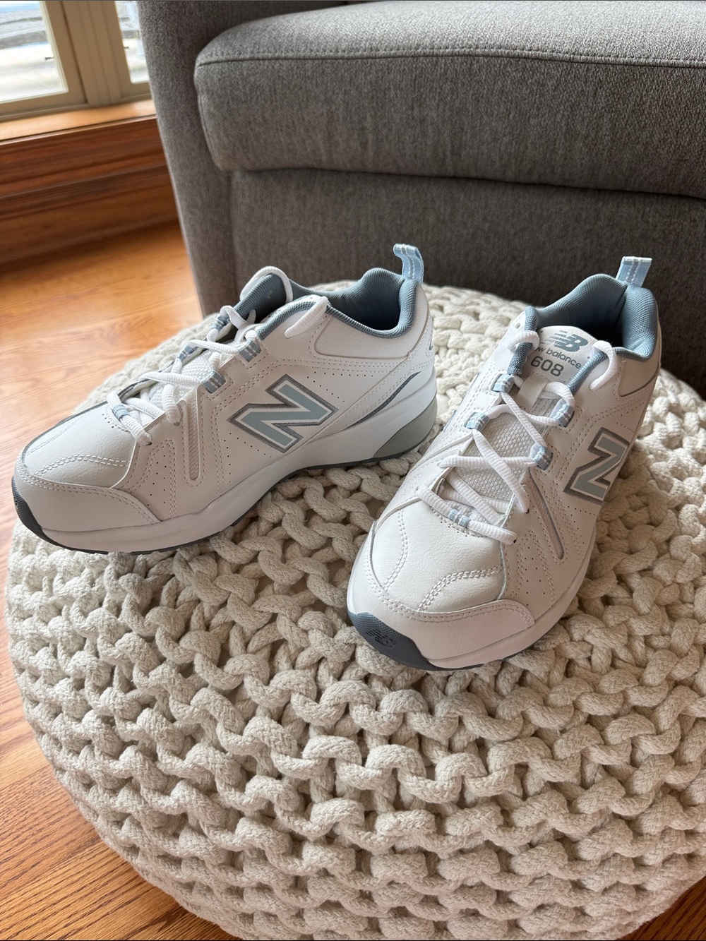NWOT Women’s New Balance 608 Sneakers